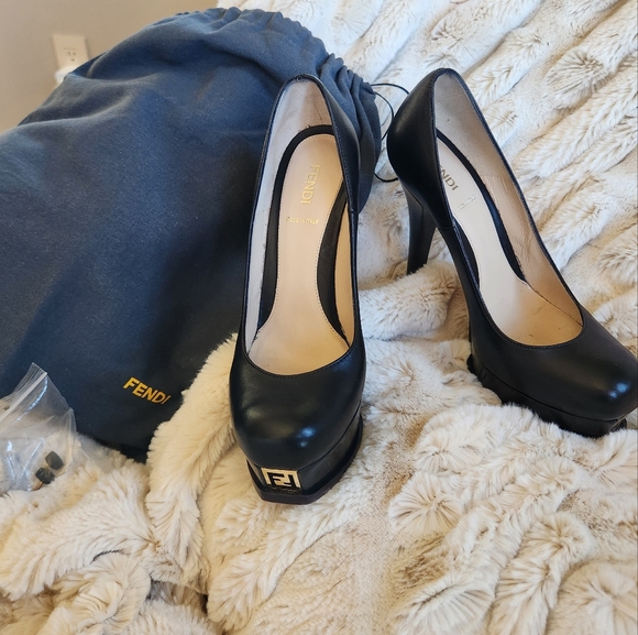 Fendi Black Leather Pumps with Gold Toe Detail - Picture 3 of 4